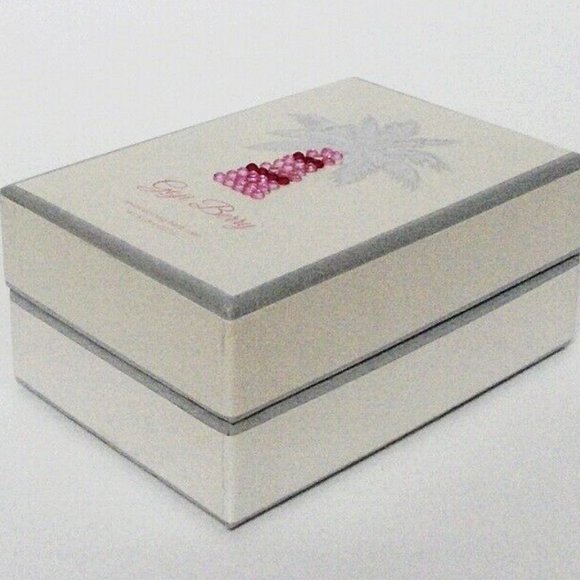 Lovely Goji Berry Moisturizing Bath Soap 227 gr / 8 oz - Picture 3 of 3